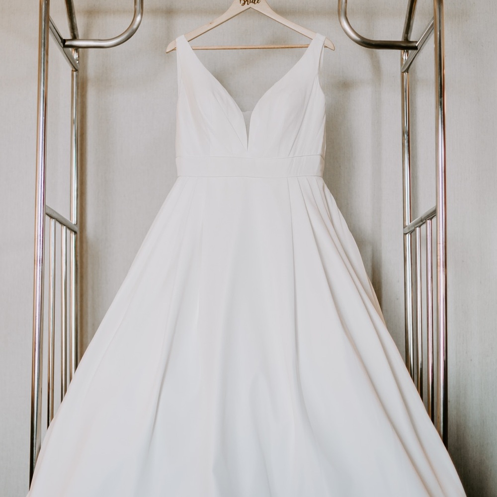 Sophia & Camilla Elegant Ivory Wedding Dress & Cathedral Lace Veil